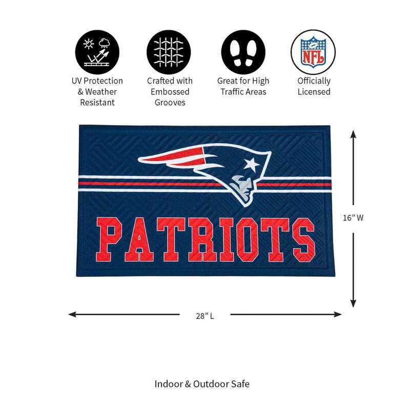 28 in. x 16 in. Embossed Mat, Cross Hatch, New England Patriots
