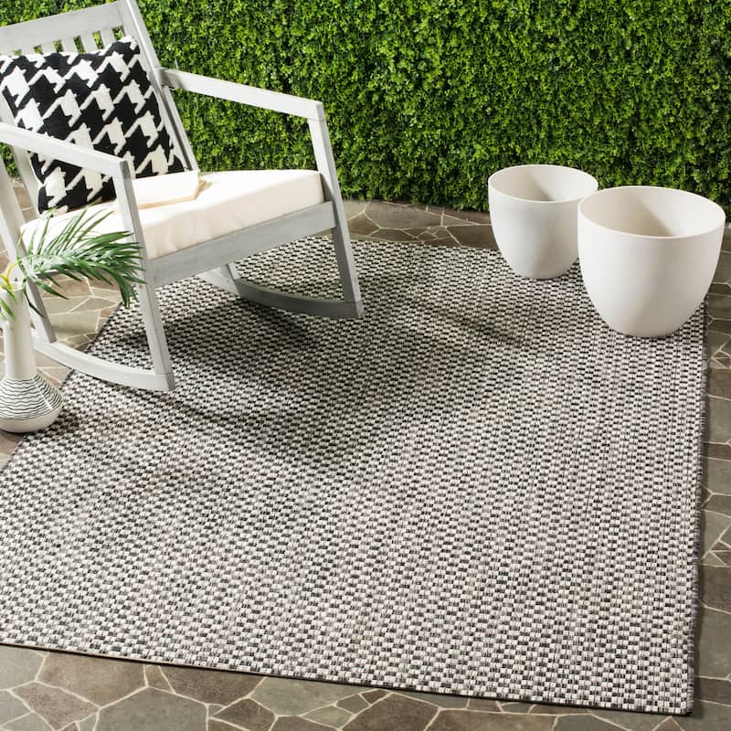 SAFAVIEH Courtyard Judi Indoor/ Outdoor Patio Backyard Rug - 4' x 5'7" - Black/Light Grey