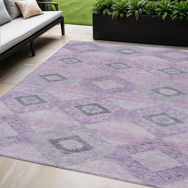 HomeRoots Aztec Transitional Rectangle Outdoor Rug - 5' X 8'