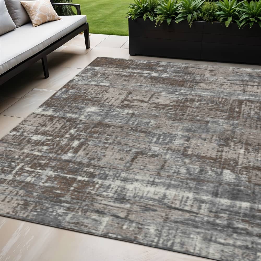 HomeRoots Geometric Transitional Rectangle Outdoor Rug