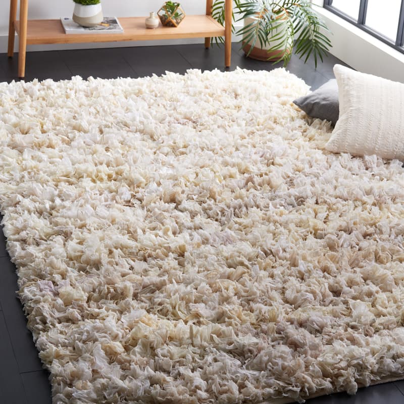 SAFAVIEH Handmade Rio Shag Chihoko 3.5-inch Extra Thick Decorative Rug - 4' x 6' - Cream