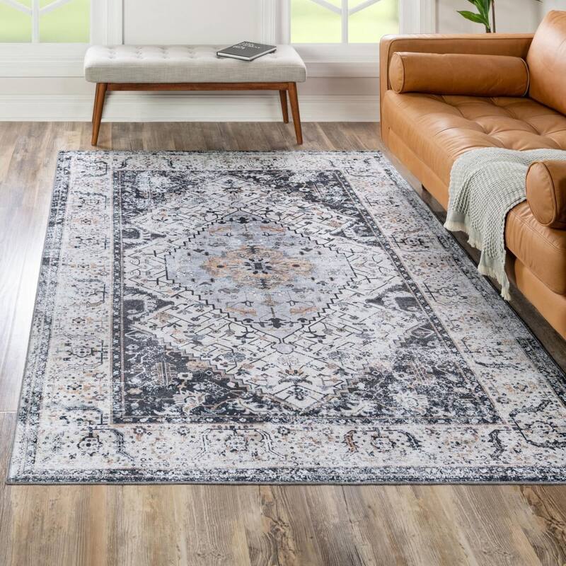 Traditional Tira Collection Area Rug