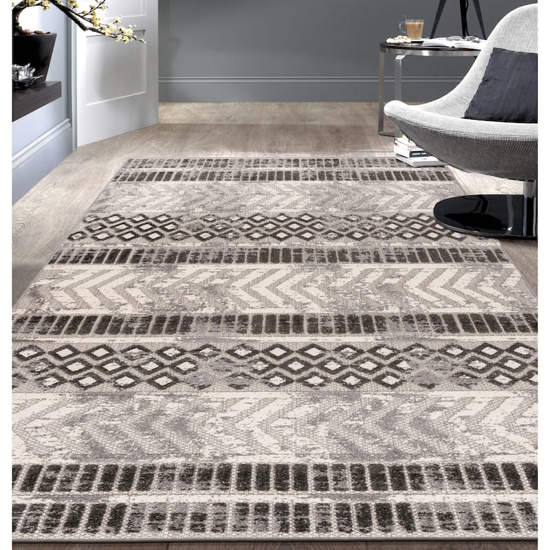 World Rug Gallery Distressed Geometric Indoor/Outdoor Area Rug
