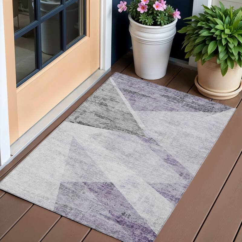 HomeRoots Abstract Transitional Rectangle Outdoor Rug - 3' x 5'