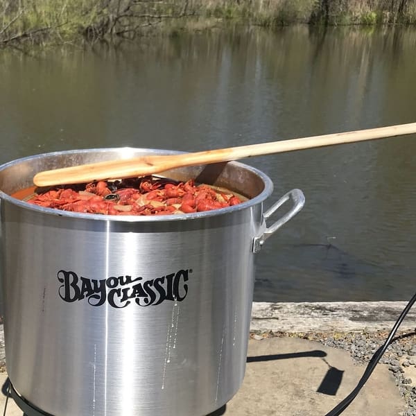 https://ak1.ostkcdn.com/images/products/is/images/direct/e26a224527b59c96bf07eb70d0781bfba37eba30/Bayou-Classic%C2%AE-35-Inch-Wooden-Cajun-Cooking-Paddle.jpg?impolicy=medium
