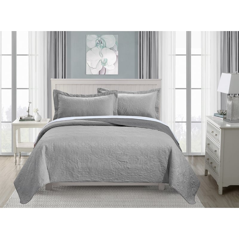 Park Avenue Medallion/Damask 3-Piece Reversible Quilt Set