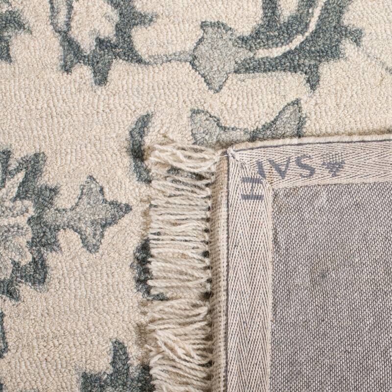 SAFAVIEH Handmade Aspen Cerise Boho Tribal Wool Rug