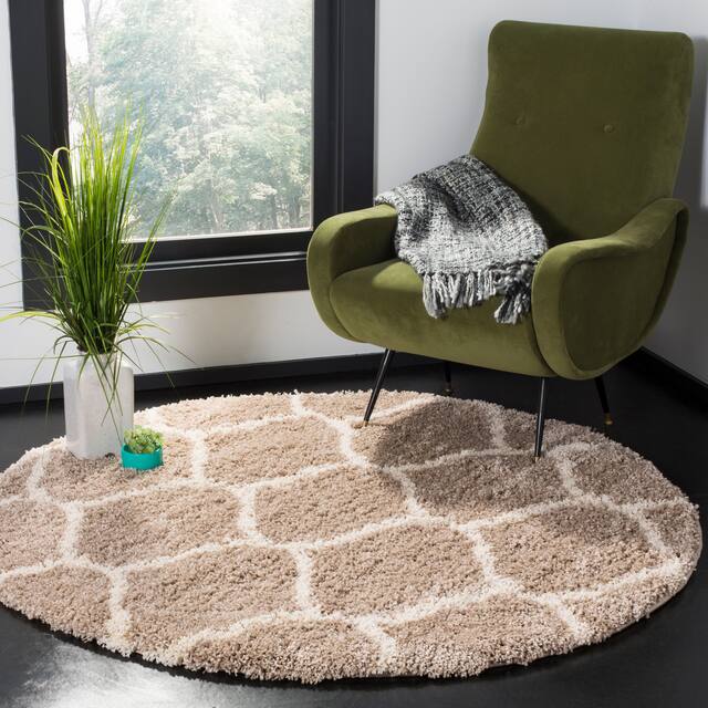 SAFAVIEH Hudson Shag Ogee Trellis 2-inch Thick Area Rug - 9' x 9' Round - Beige/Ivory