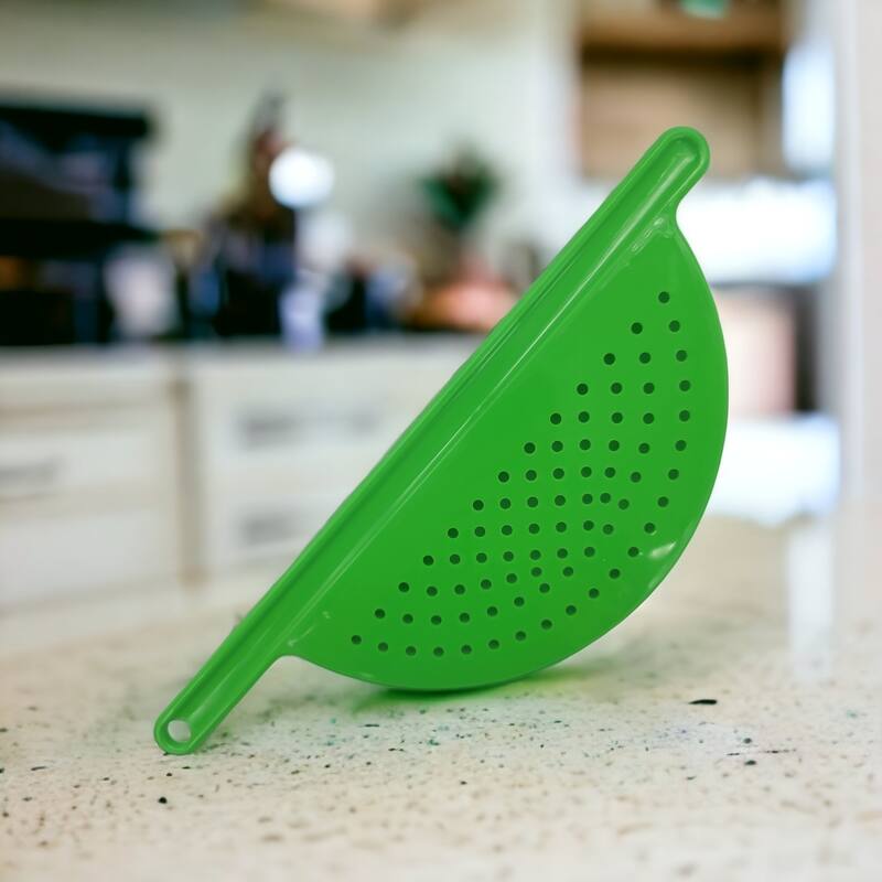 Handy Housewares Handheld Plastic Pot Drainer, Noodle & Pasta Strainer with Handle - Fits up to 9" Pots