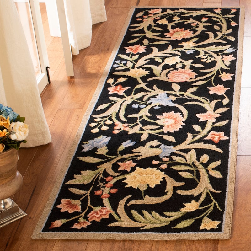 SAFAVIEH Handmade Chelsea Jacomine French Country Floral Scroll Wool - 2' 6" x 6' - Black - Runner/Rectangle