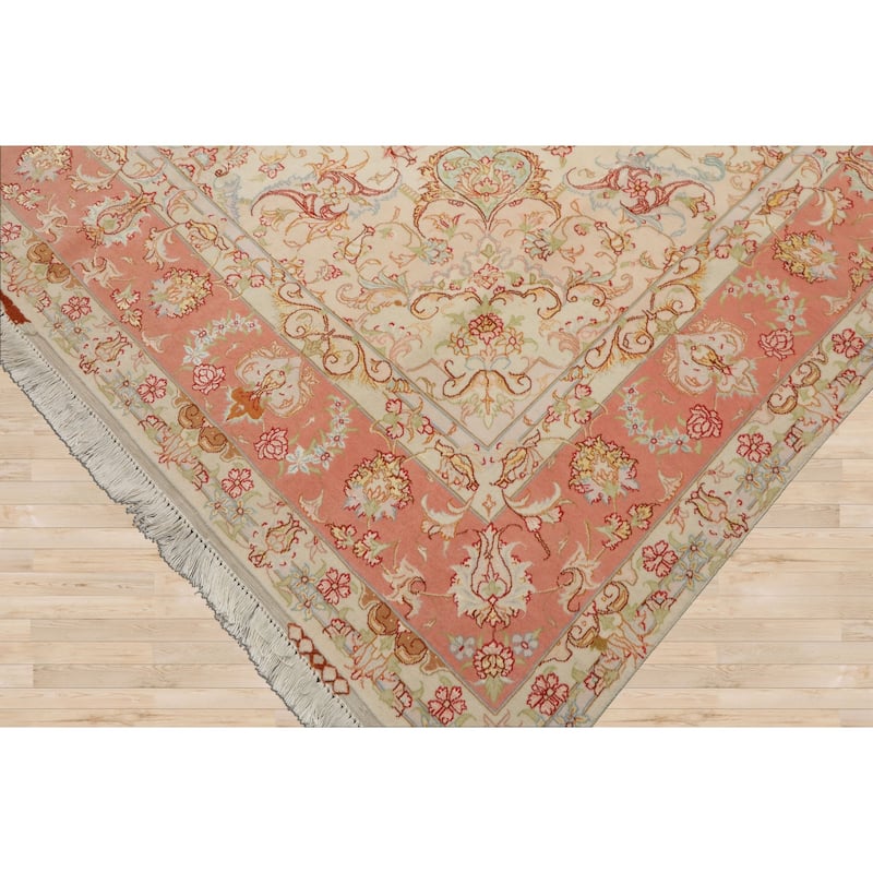6'7''x9'11'' Hand Knotted Wool Ivory Traditional Rug - 6' 7'' x 9' 11''