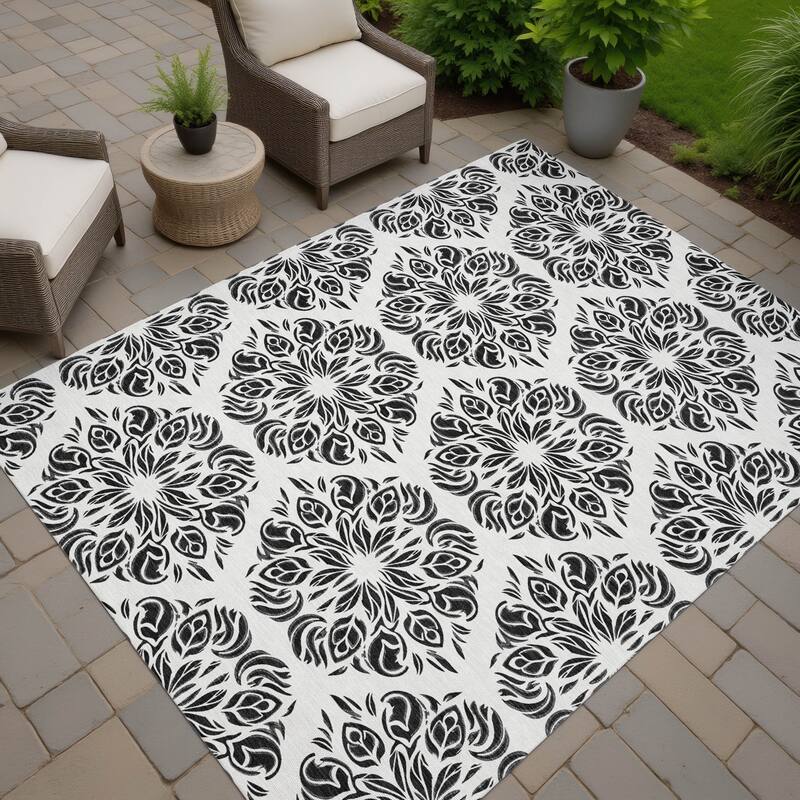 Machine Washable Indoor/ Outdoor Damask Pearl Chantille Rug