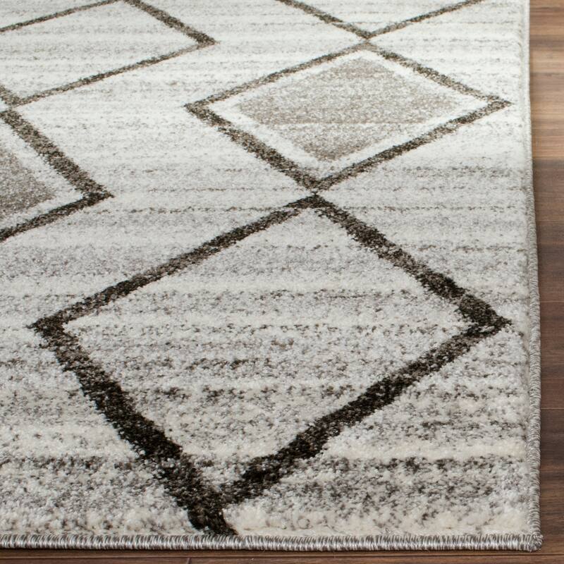 SAFAVIEH Tunisia Leona Southwestern Rug