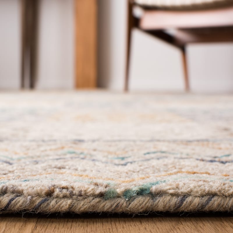 SAFAVIEH Handmade Aspen Gjystina Bohemian & Eclectic Tribal Wool