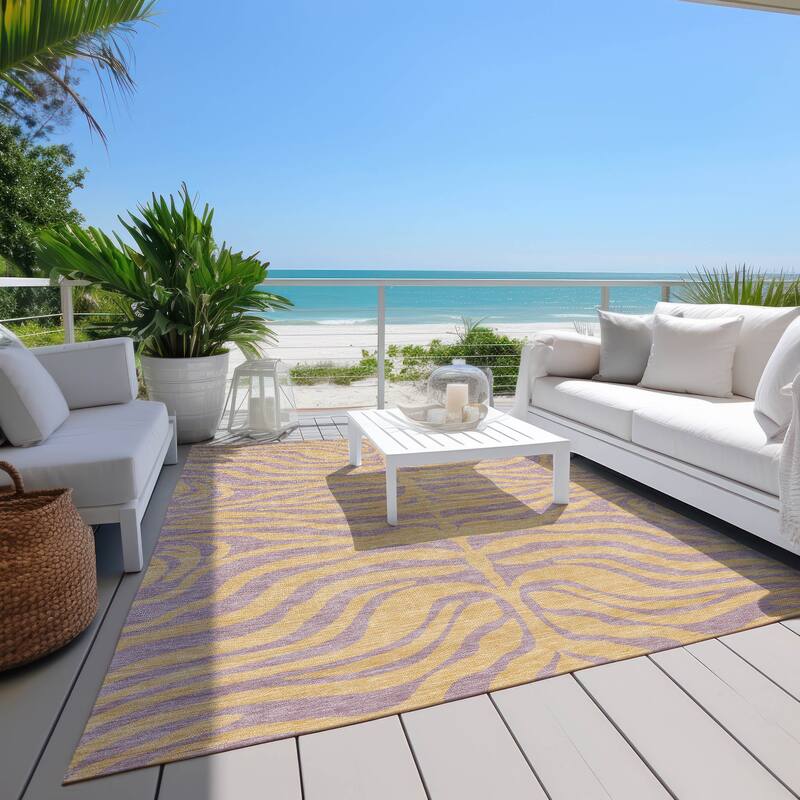 Machine Washable Indoor/ Outdoor Modern Animal Print Chantille Rug