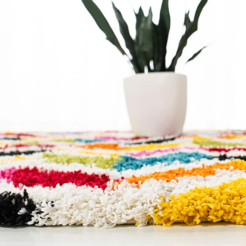 SAFAVIEH Kids Shag Veniamina Chevron Nursery Playroom 2-inch Thick Rug
