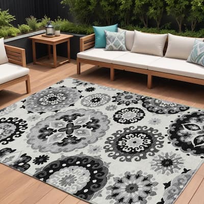 HomeRoots Floral Medallion Transitional Rectangle Outdoor Rug