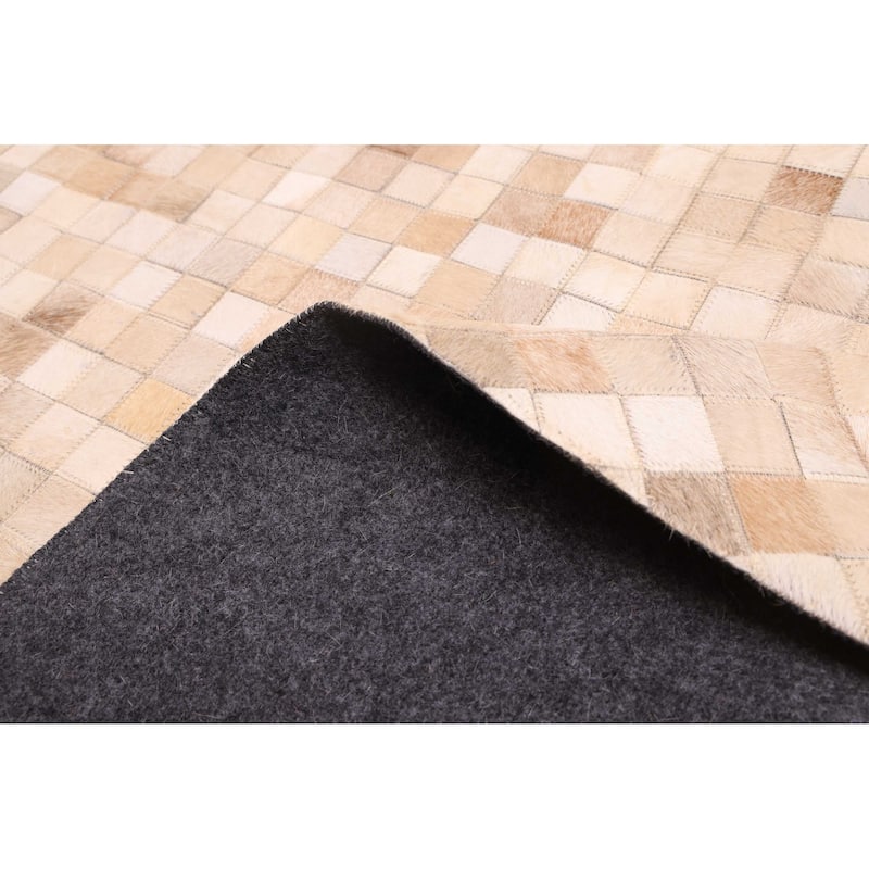 ECARPETGALLERY Handmade Cowhide Patchwork Beige Leather Rug - 5'1 x 5'1