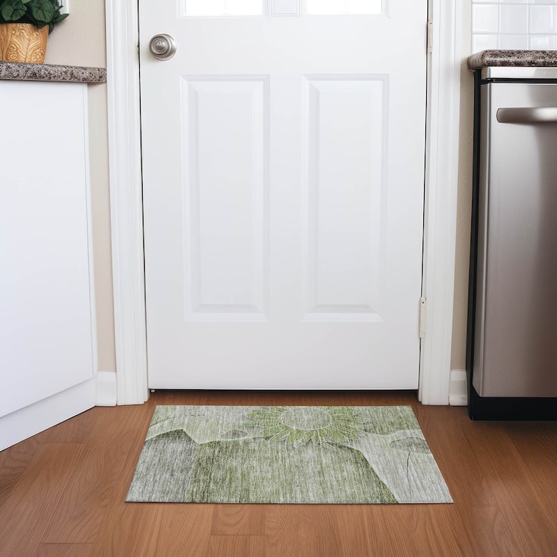 Machine Washable Indoor/ Outdoor Chantille Modern Sunflower Rug - Aloe - 1'8" x 2'6"