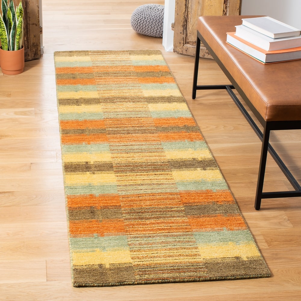 SAFAVIEH Handmade Himalaya Fairview Modern Wool Rug