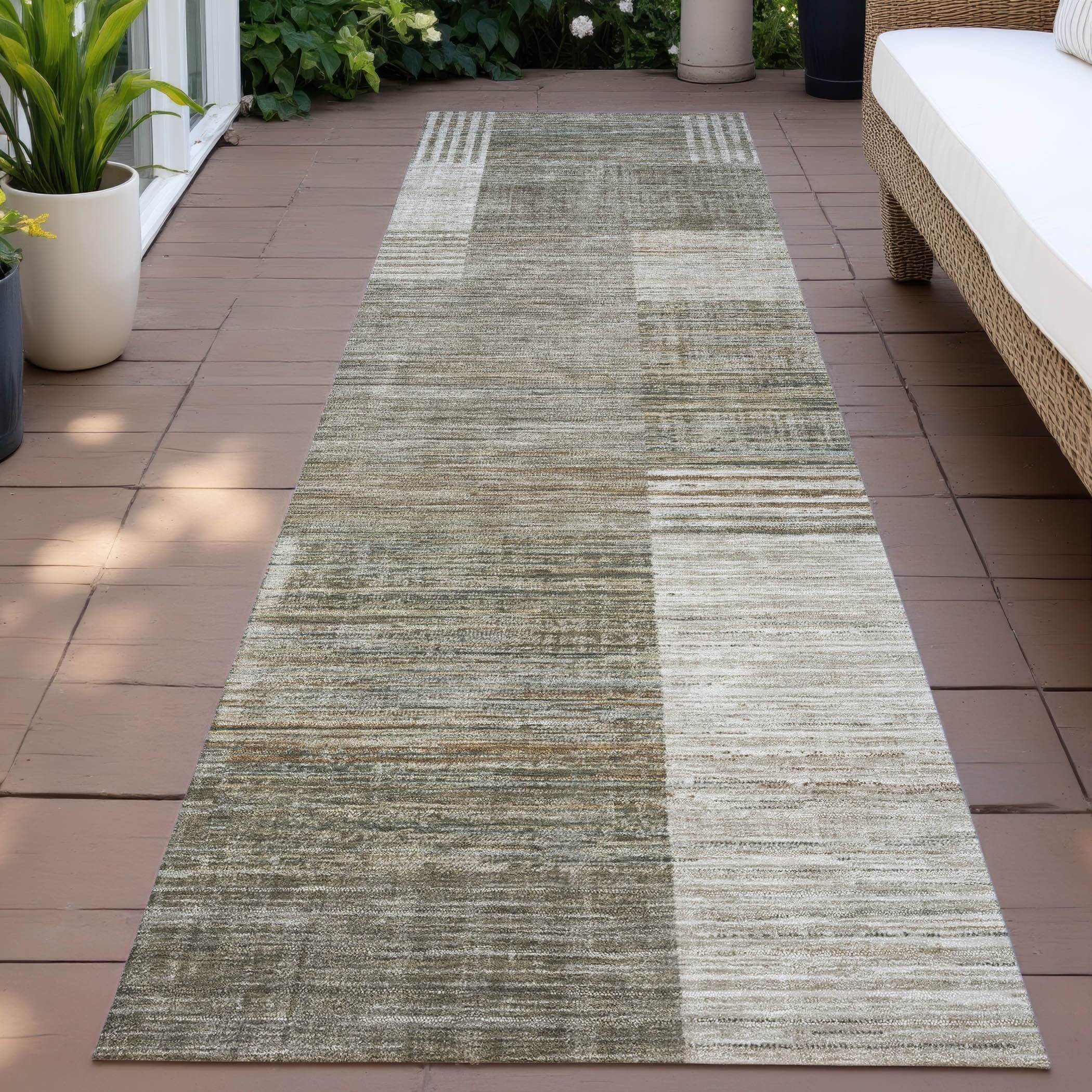 Machine Washable Indoor/Outdoor Contemporary Geo Chantille Rug