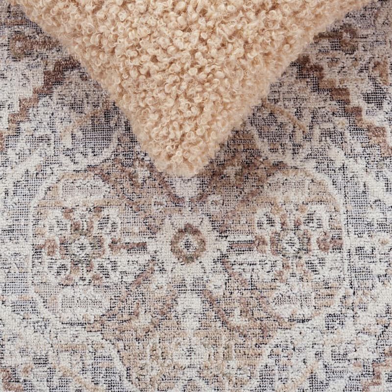 SAFAVIEH Miranda Sumeyra Traditional Rug