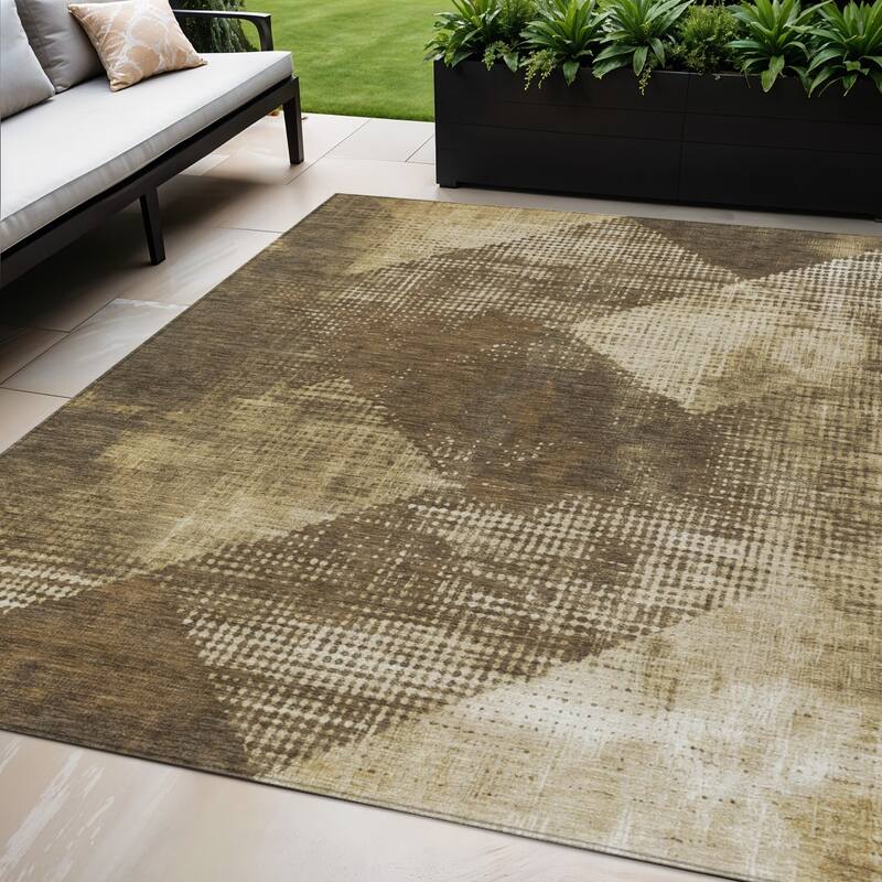 HomeRoots Geometric Transitional Rectangle Outdoor Rug - 5' X 8'