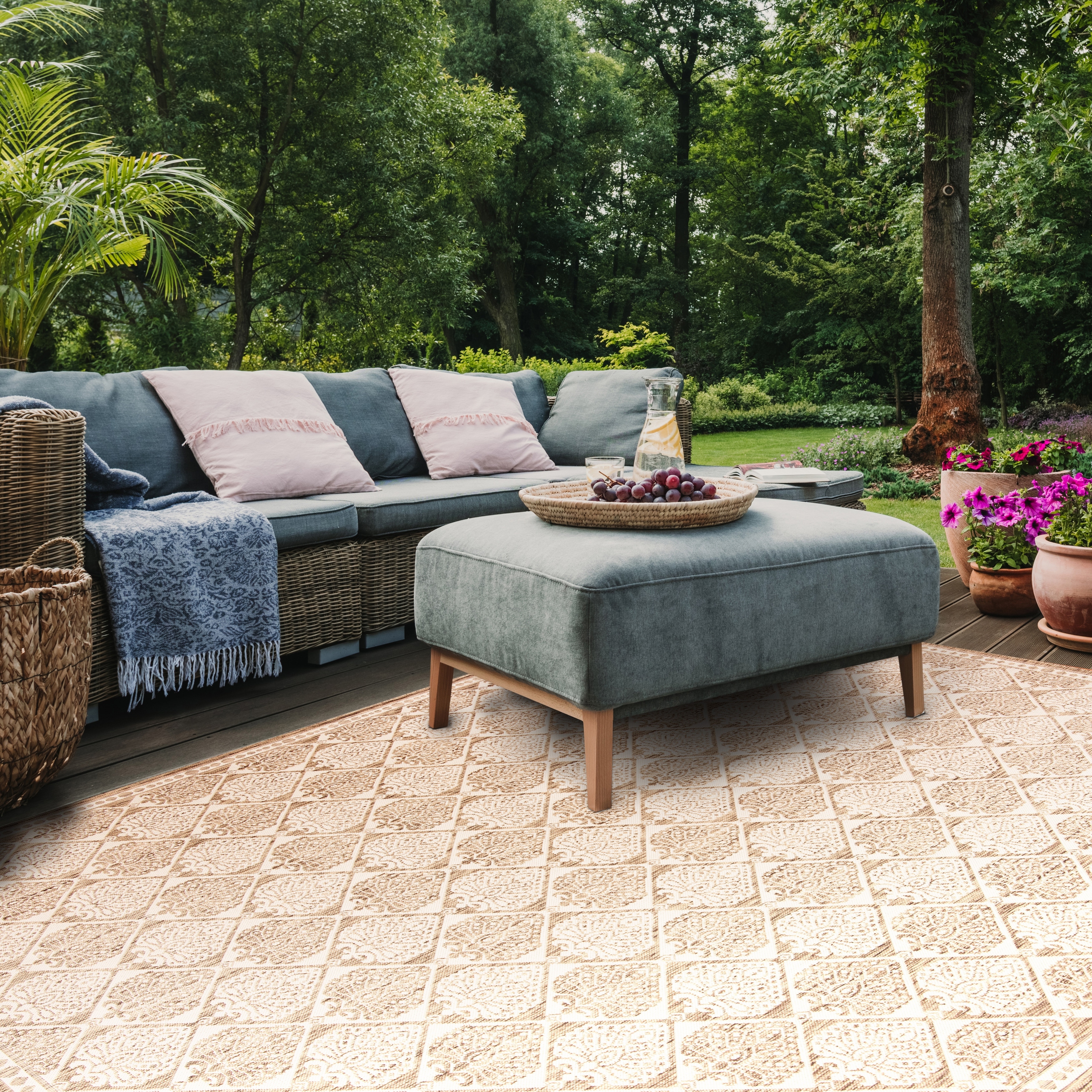 SAFAVIEH Courtyard Evangelina Indoor/ Outdoor Waterproof Patio Backyard Rug