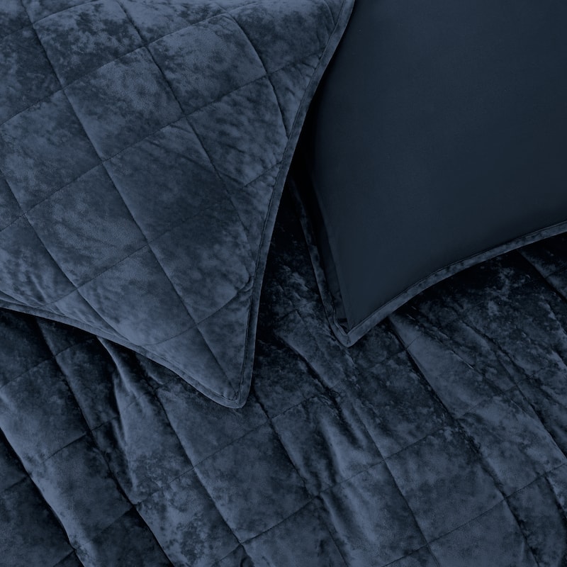 Wonderful Diamond Velvet 3 Piece Quilt Set