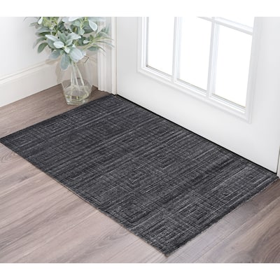 Vetu Traditional Woven Area Rug By HomeRoots - 2' x 3'
