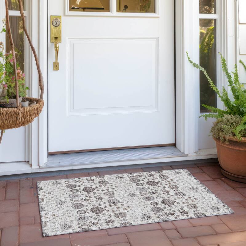 Machine Washable Indoor/ Outdoor Traditional Casual Chantille Rug