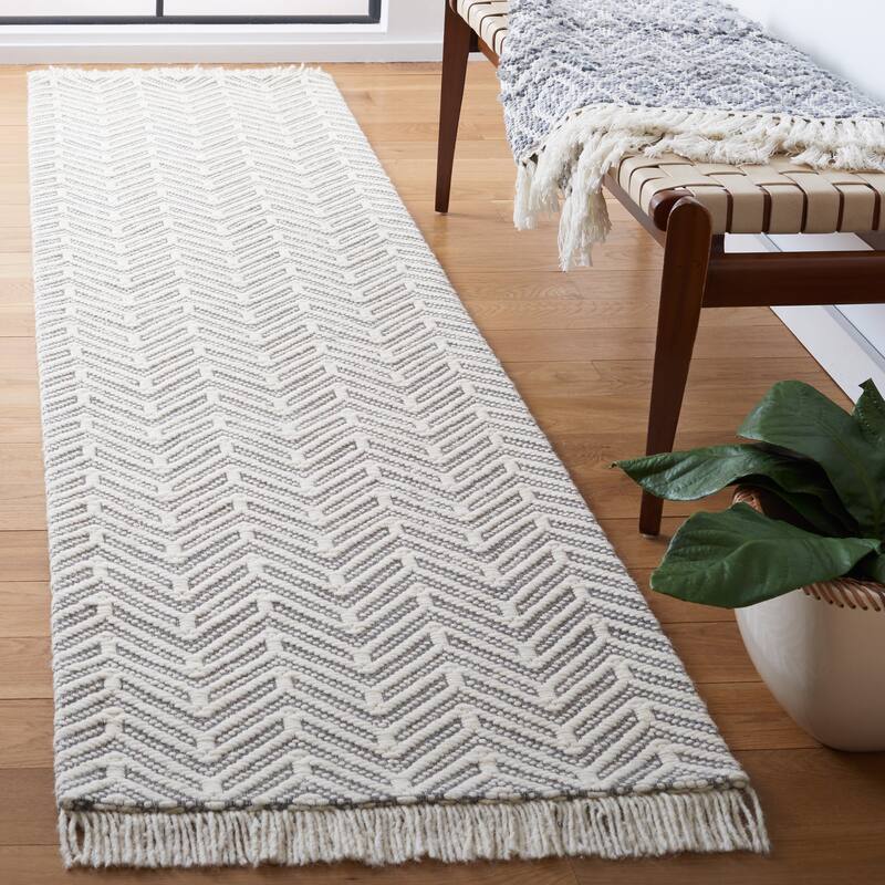 SAFAVIEH Handmade Natura Kazumi Wool Fringe Rug - 2'3" x 9' Runner - Ivory/Grey