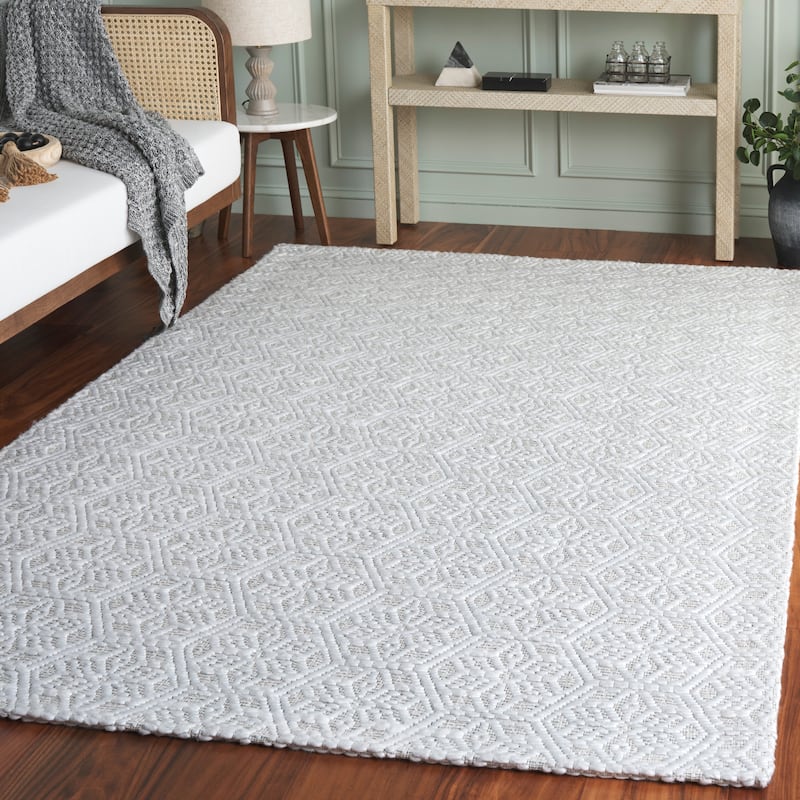 SAFAVIEH Handmade Marbella Malya Rug - 4' x 6' - Ivory