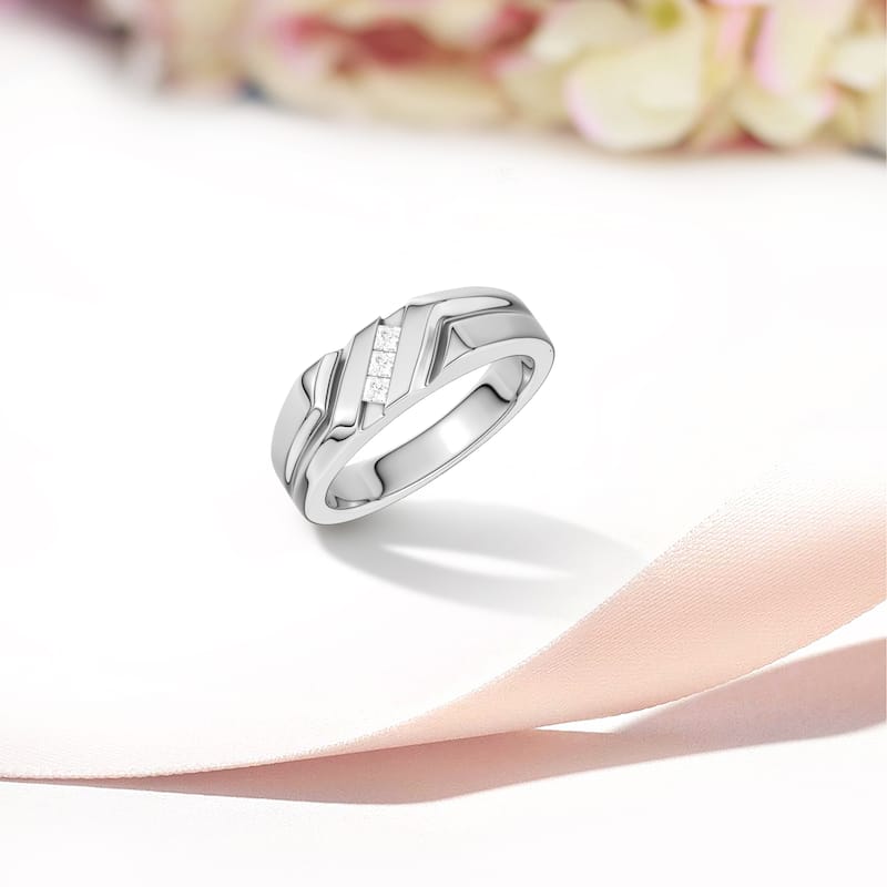 IGI Certified 1/6ct TDW Diamond Wedding Band in 14K White Gold for Men