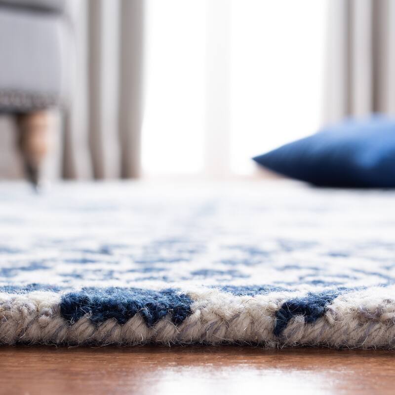 SAFAVIEH Handmade Micro-Loop Stefa Wool Rug