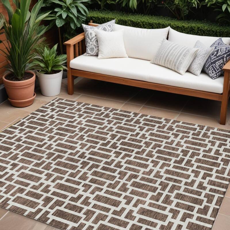 HomeRoots Geometric Transitional Rectangle Outdoor Rug - 10' X 14'