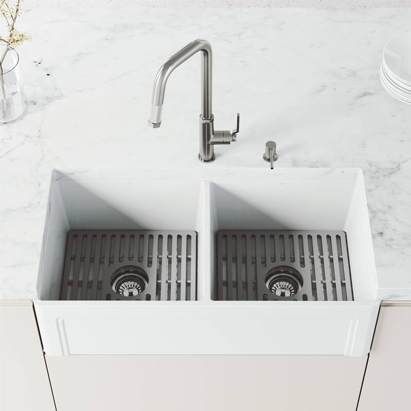 VIGO Hart Angular 18" H Single Handle Pull-Down Kitchen Faucet