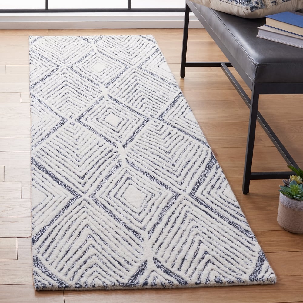 SAFAVIEH Handmade Abstract Mariken Diamond Wool Rug