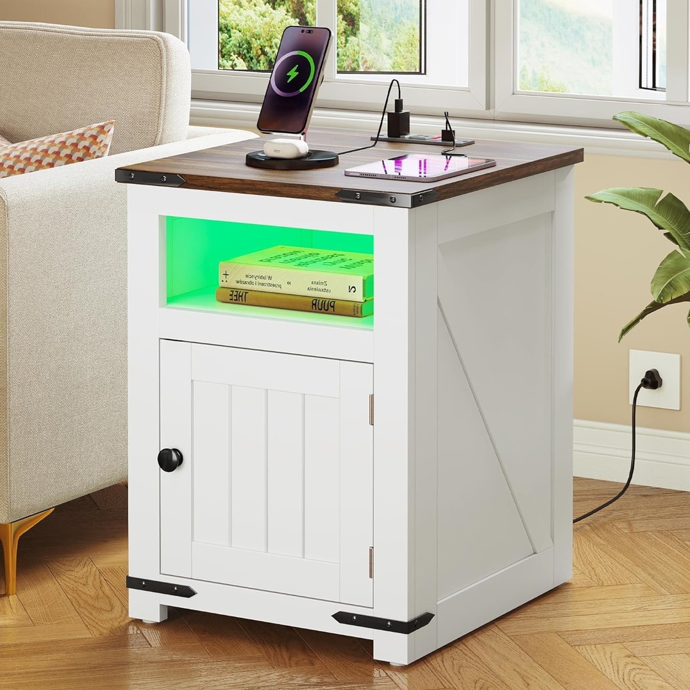 Nantucket chair side clearance table with charging station