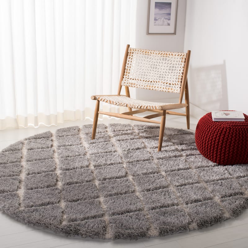 SAFAVIEH Adriana Apollonia Daisie Trellis 2-inch Thick Rug - 6'7" Round - Light Grey/Cream