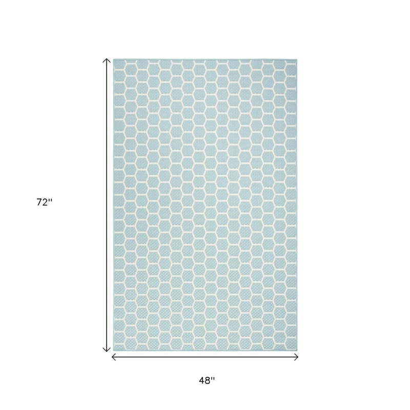 HomeRoots Geometric Modern Rectangle Outdoor Rug - 5' X 7'