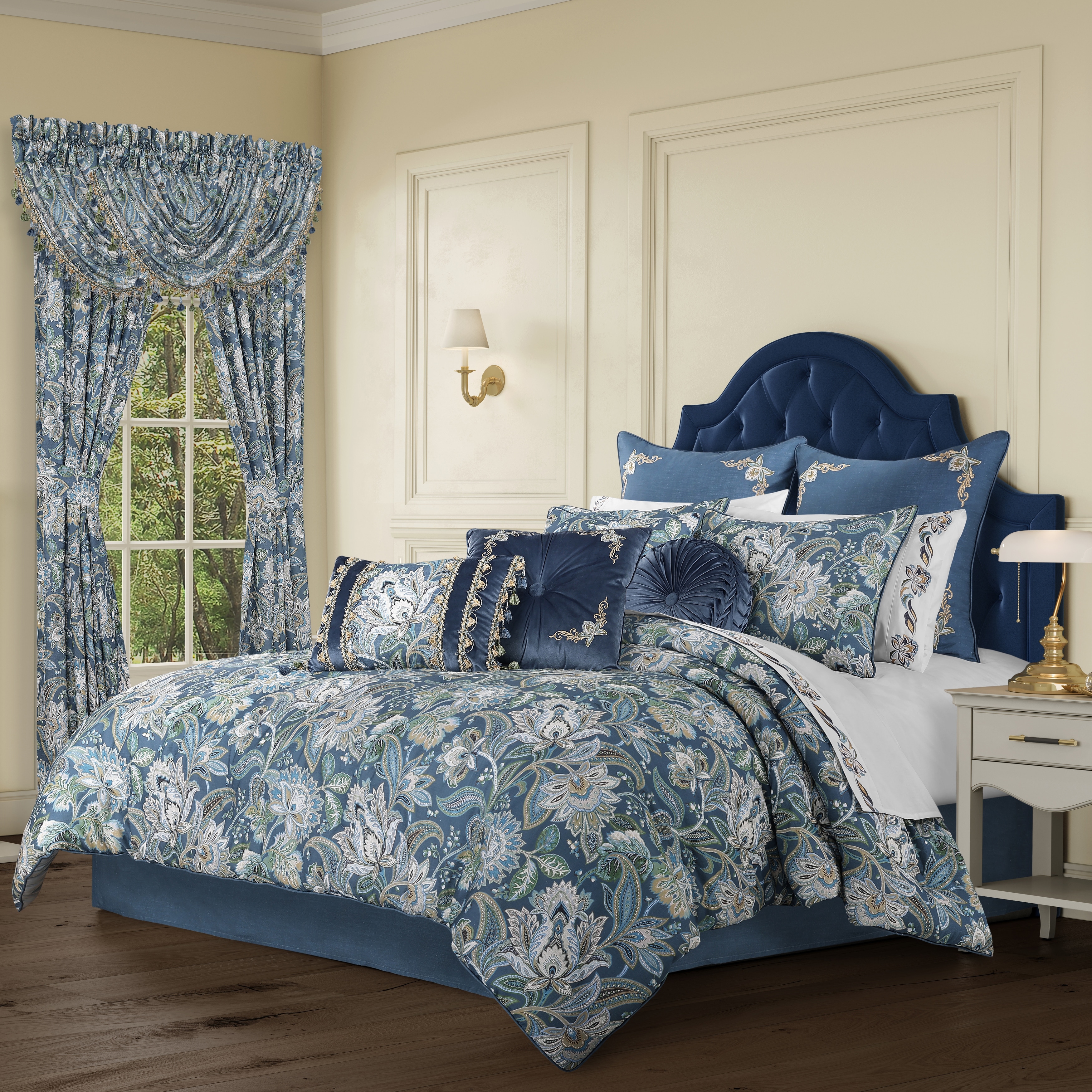 Five Queens Court Michaela Comforter Set