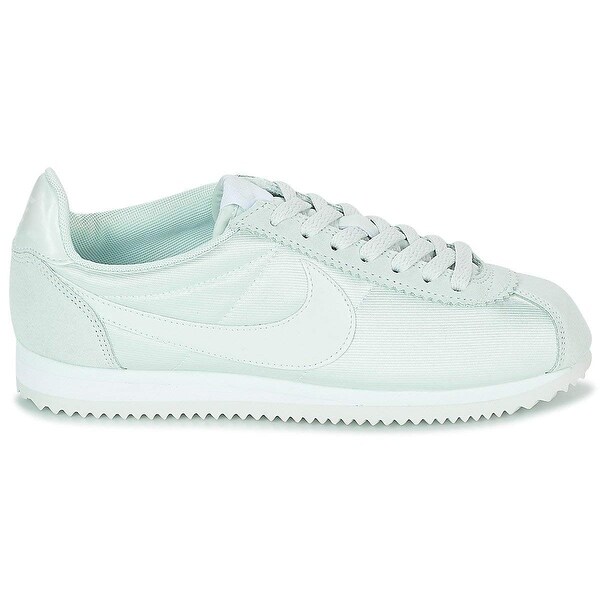 classic nike low tops