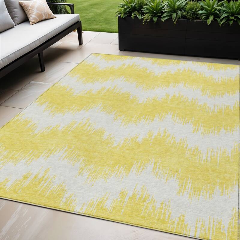 HomeRoots Chevron Transitional Rectangle Outdoor Rug - 5' X 8'