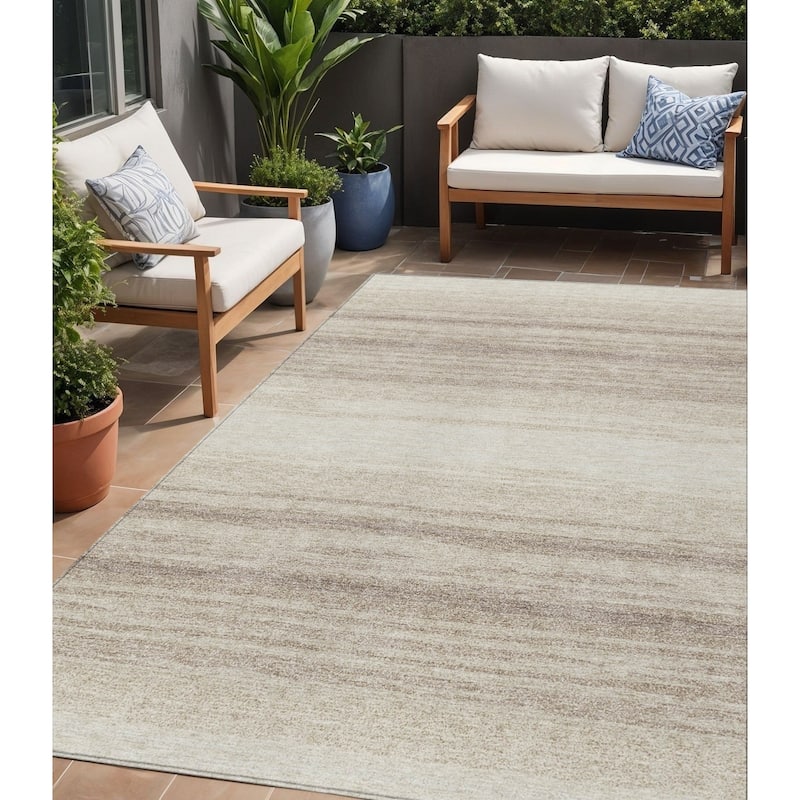HomeRoots Abstract Transitional Rectangle Outdoor Rug - 5' X 8'
