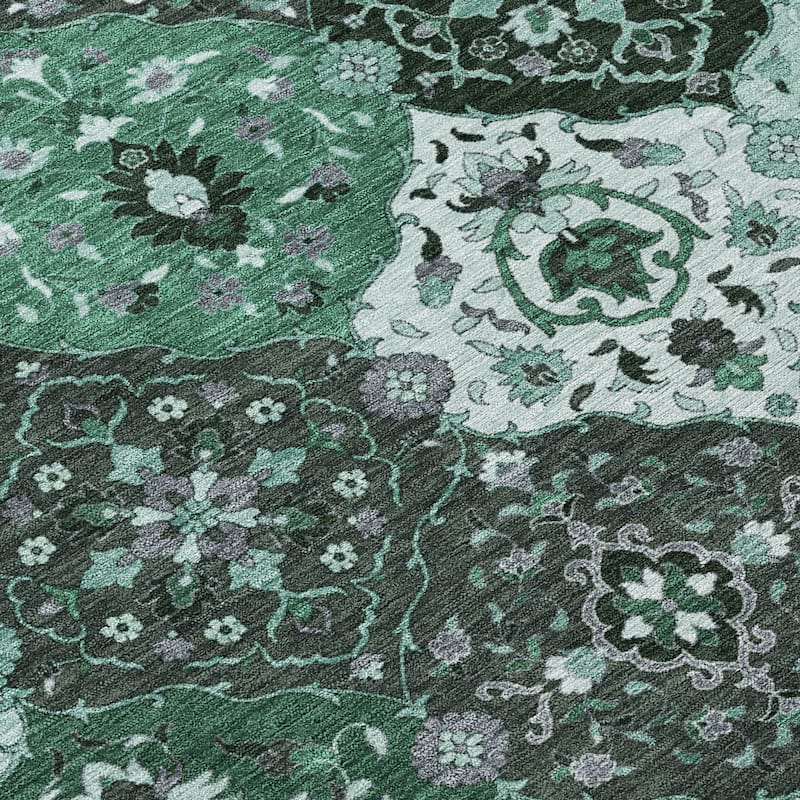 Machine Washable Indoor/ Outdoor Traditional Panel Chantille Rug