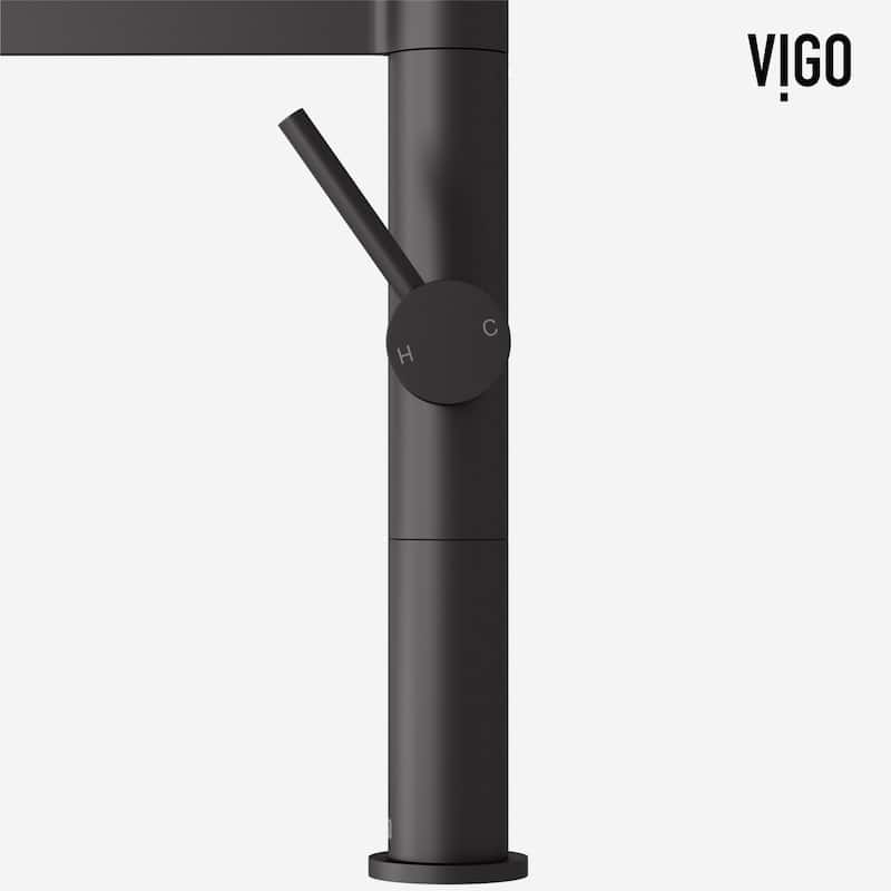 VIGO Edison Pro 20" H Single Handle Pull-Down Sprayer Kitchen Faucet