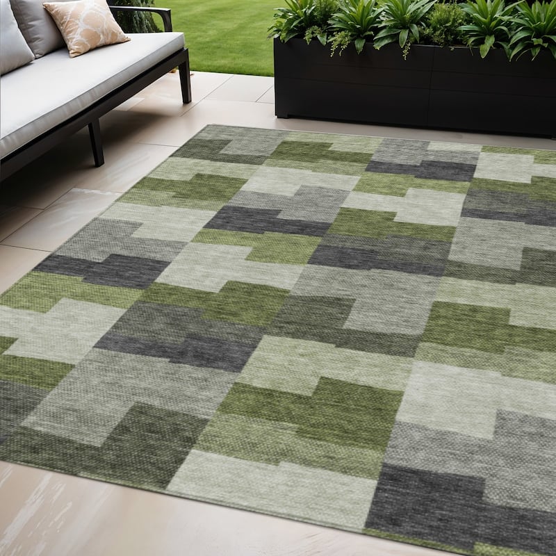 HomeRoots Geometric Transitional Rectangle Outdoor Rug - 5' X 8'