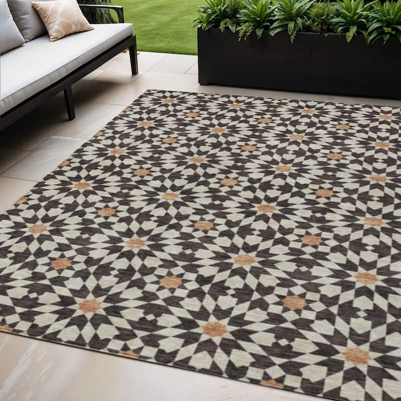 HomeRoots Floral Medallion Transitional Rectangle Outdoor Rug - 5' X 8'