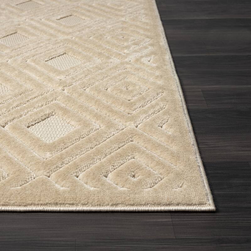 Sevita Modern Diamond Indoor/Outdoor Area Rug